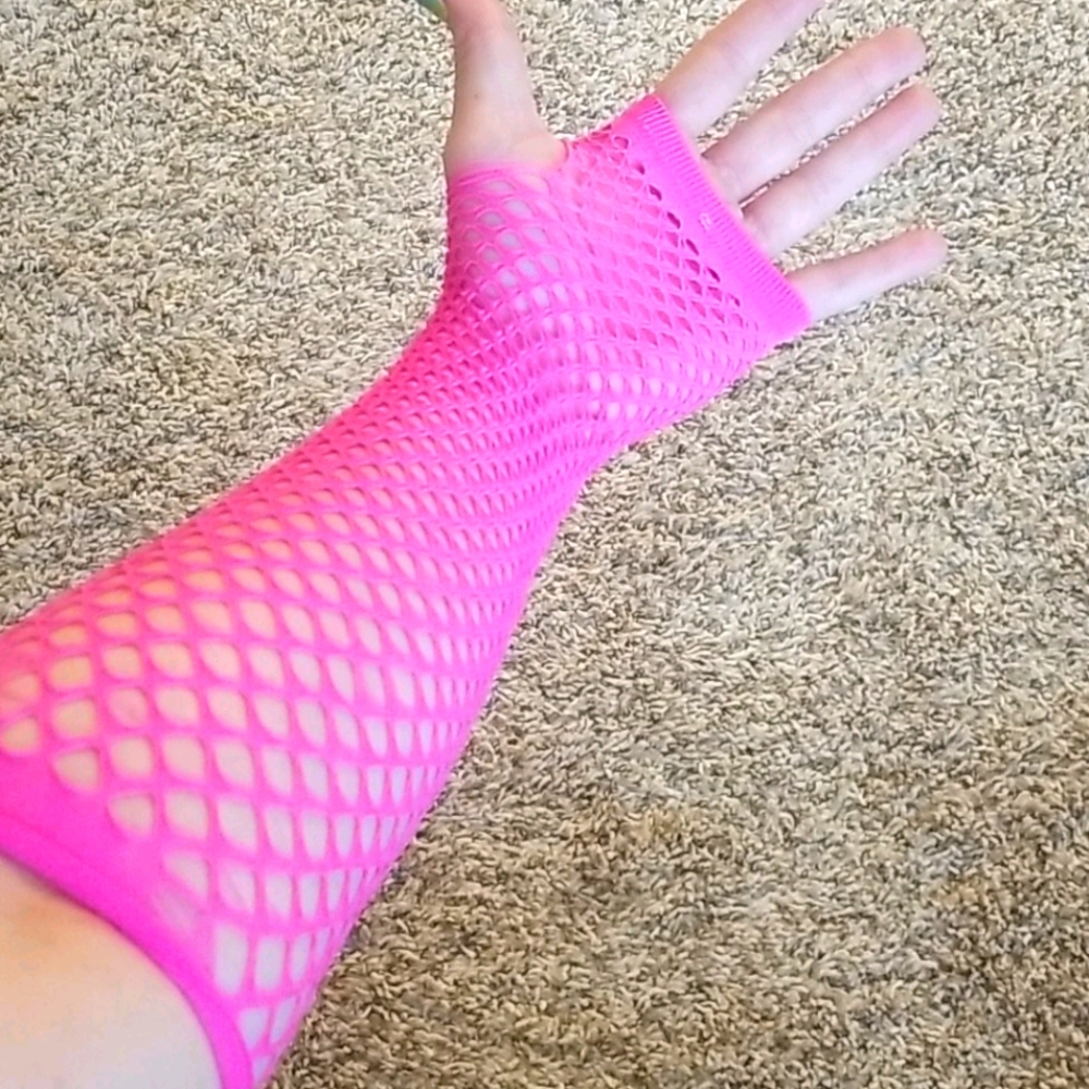 🌸 Hot pink fishnet arm sleeve